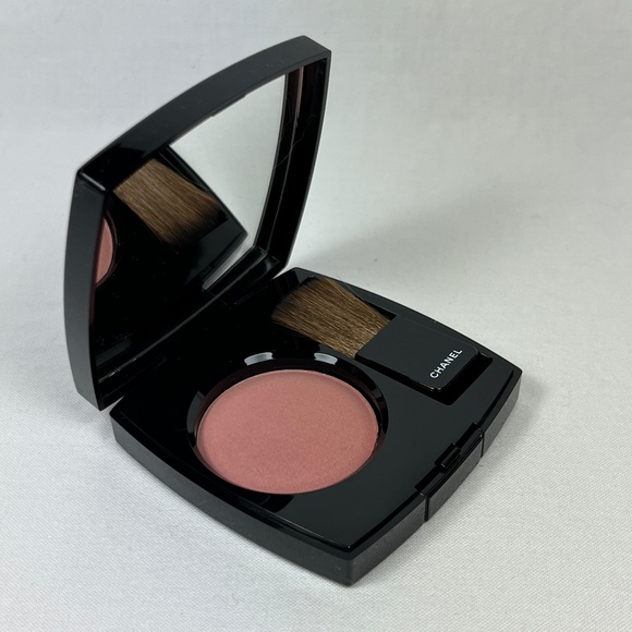 CHANEL Powder Blush in 02 Rose Bronze - Picture 15 of 16